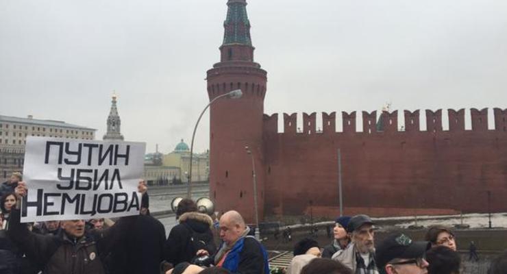 "Путин убил Немцова". Как возле Кремля почтили память оппозиционера