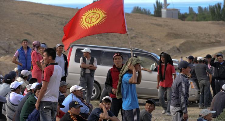 В Киргизии предложили отказаться от русских окончаний в фамилиях