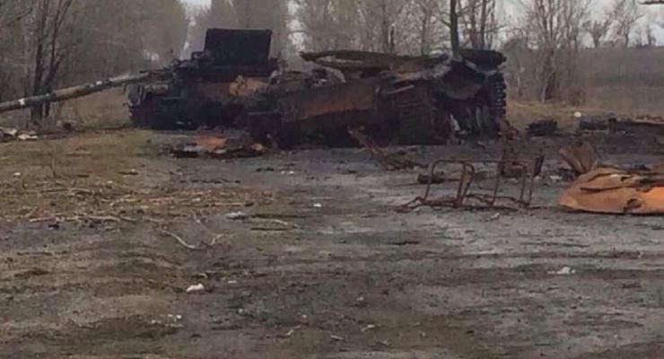 Под Новоазовском уничтожены два танка оккупантов с экипажами