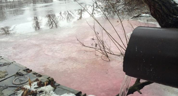 В Киеве закрыли предприятие, сливавшее химикаты в реку