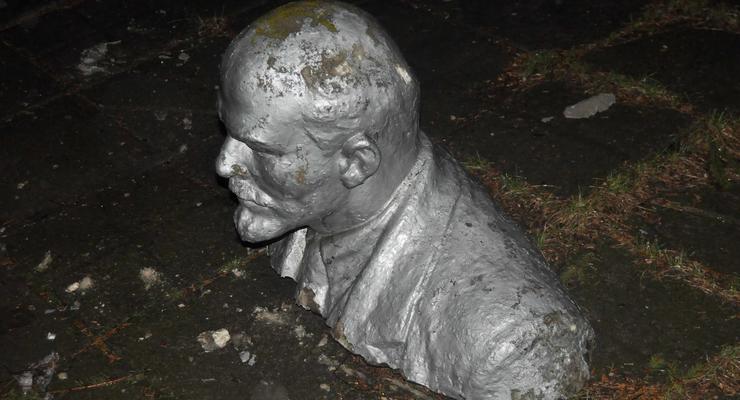 В Запорожской области ночью снесли четыре памятника Ленину