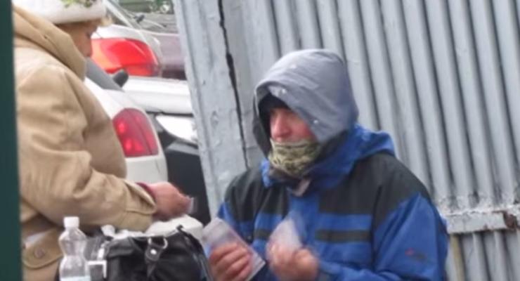 Журналисты засняли, как в Киеве платили деньги за пикет КГГА