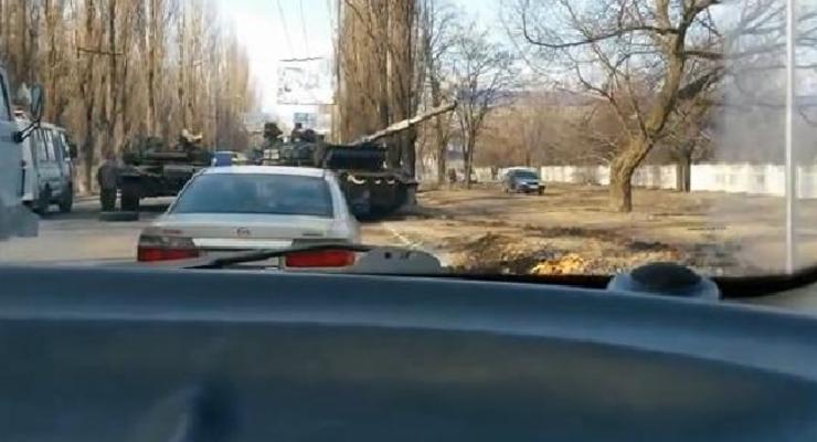 В Макеевке столкнулись два танка оккупантов: видео с места ДТП