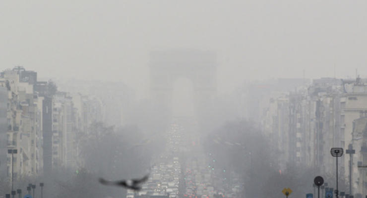В Париже из-за загрязнения воздуха резко ограничат движение транспорта