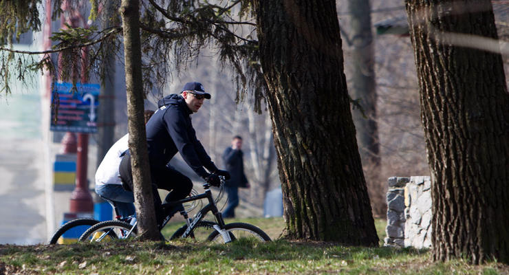 Кличко приехал на инспекцию Труханового острова на велосипеде