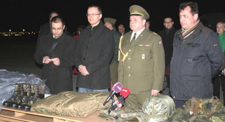 Чехия передала военное снаряжение для украинской армии