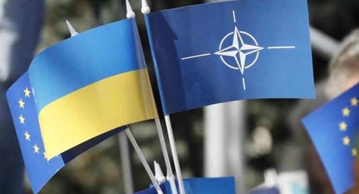 Большинство украинцев поддерживают интеграцию в ЕС и НАТО - опрос