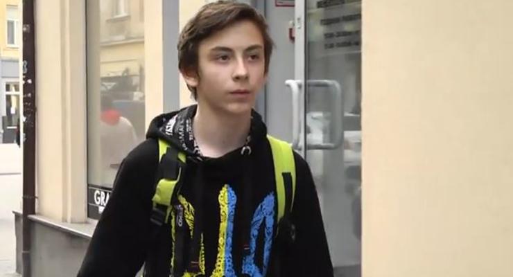 Подросток из Львова рассказал, что его избили за трезубец на одежде
