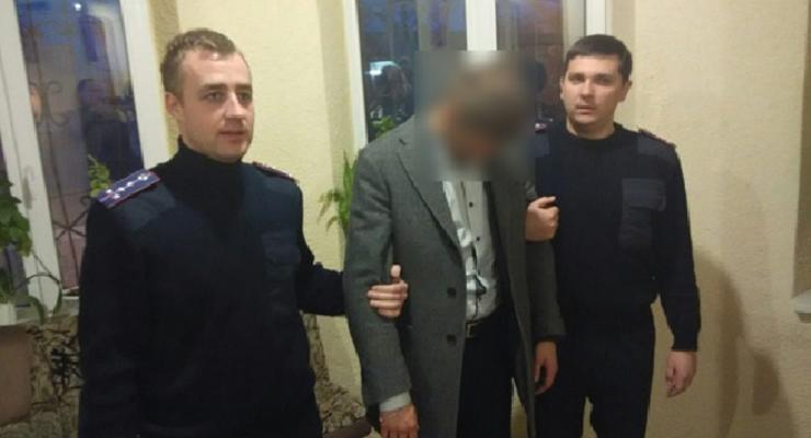 В Харькове за взятку задержали депутата и чиновника горсовета