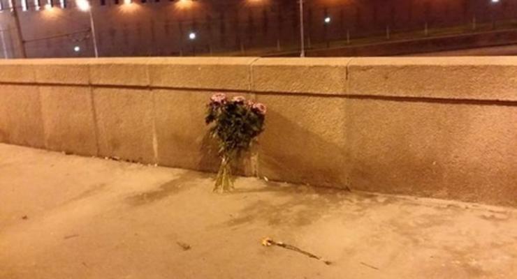 С места гибели Немцова забрали все цветы и фото
