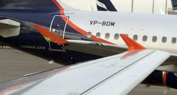 В аэропорту Шереметьево-3 столкнулись два самолета