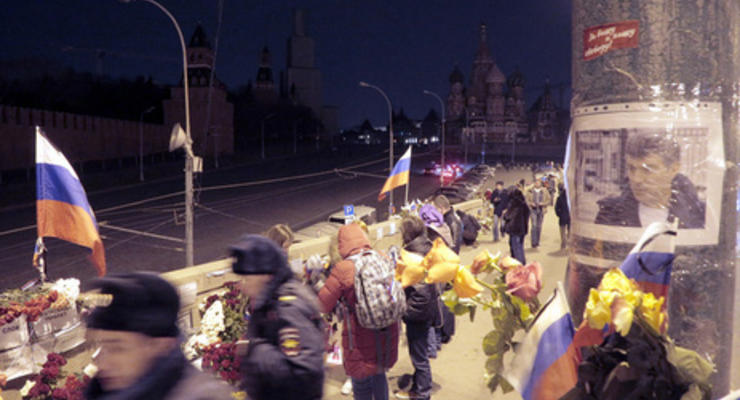 СМИ: Очистить мемориал Немцова мог приказать вице-мэр Москвы