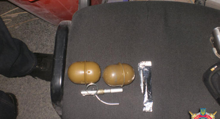 В Артемовске в посылке военного нашли гранаты