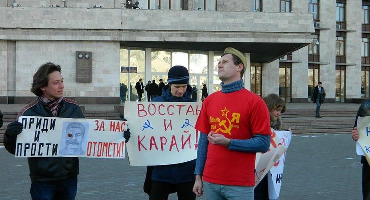 Яценюк просит Раду поскорее запретить пропаганду коммунизма и нацизма