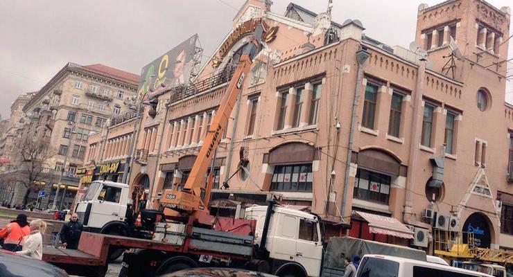 Бессарабский рынок в Киеве расчистили от рекламы