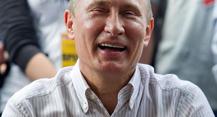 Опрос: Четверть россиян считает, что над Путиным смеяться нельзя