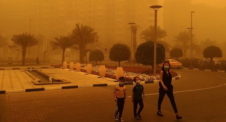 Песчаная буря в Дубае парализовала город