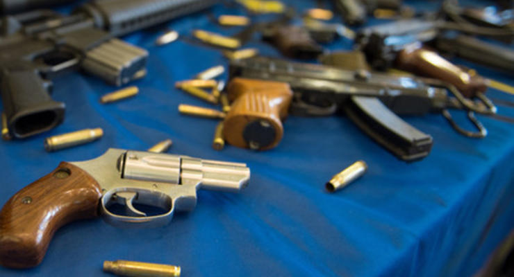 В Днепропетровске милиция нашла арсенал оружия в помещении стрип-клуба