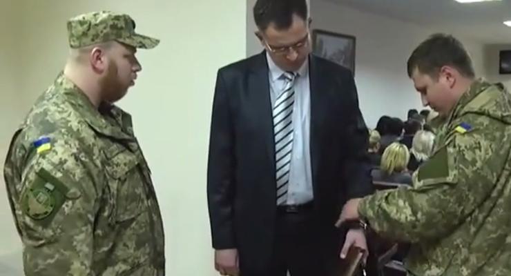 Появилось видео публичного задержания прокурора Краматорска