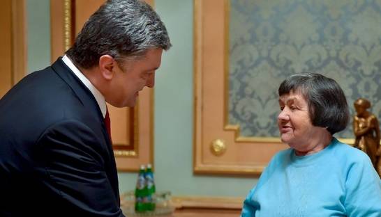 Порошенко встретился с матерью Надежды Савченко