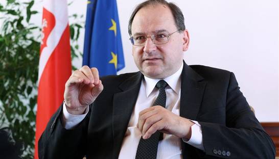 Польский посол объяснил, почему украинцам усложнили выдачу виз