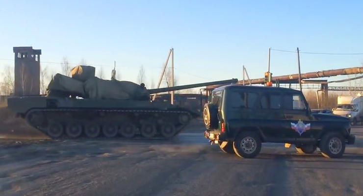 Новый российский танк вышел из строя на репетиции парада Победы