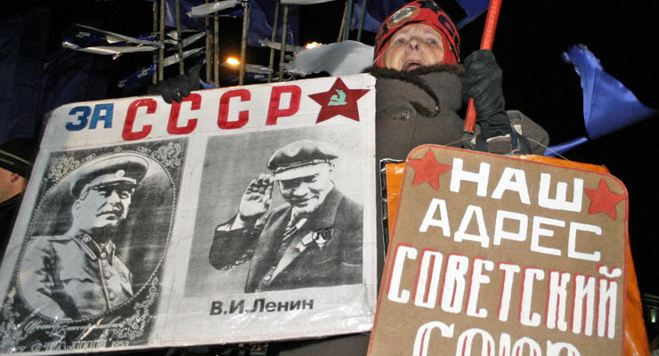 Запрет коммунизма: города переименуют, а за футболку СССР будут сажать