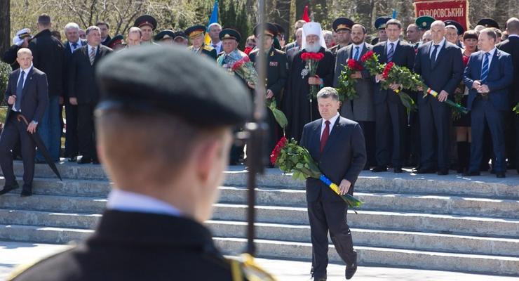 Порошенко в Одессе встречали криками "убийца" и "слава Украине"