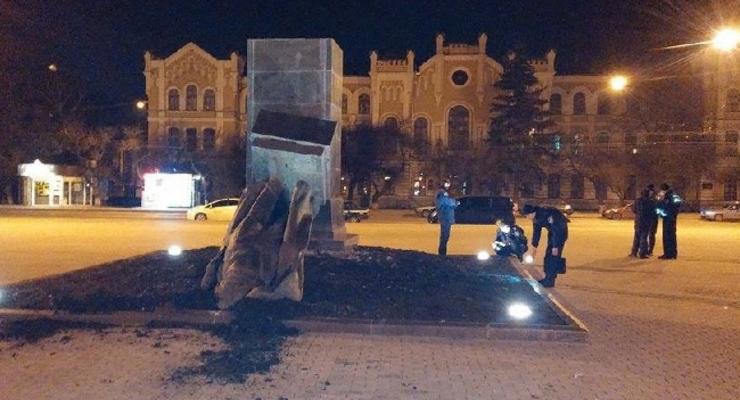В Харькове ночью демонтировали три памятника времен СССР