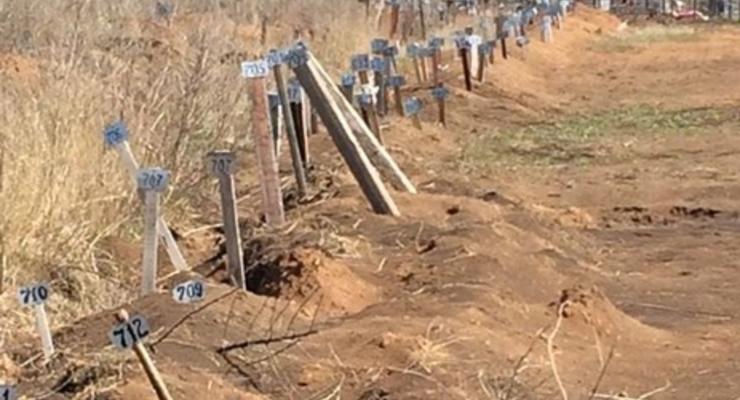 После боев за Дебальцево на кладбище под Енакиево появилось более 700 безымянных могил боевиков