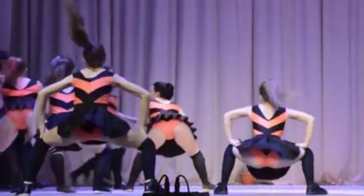Следком РФ начал проверку видео с откровенным танцем оренбургских школьниц