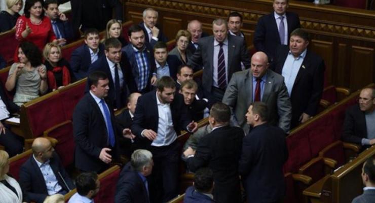 Депутатам Рады повысили зарплату в три раза - бывший нардеп