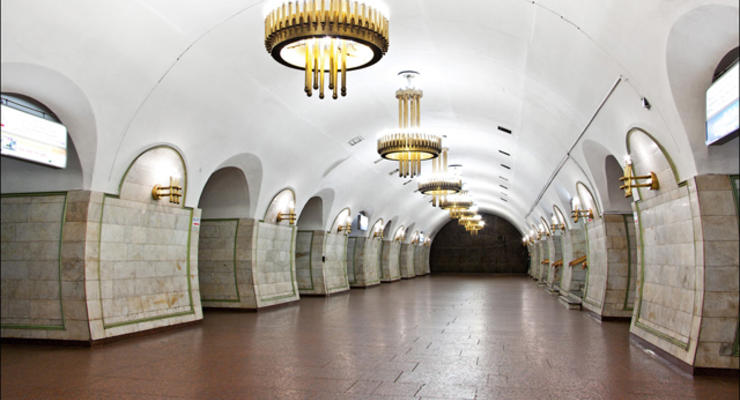 Утром в Киеве "минировали" центральную станцию метро