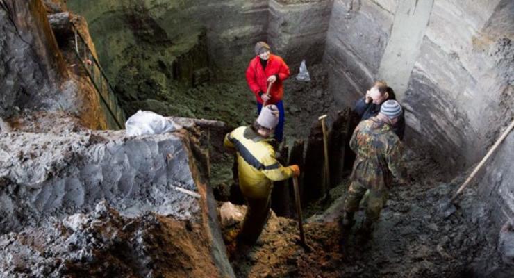 Археолог: раскопки на Почтовой площади засыпали от бедности