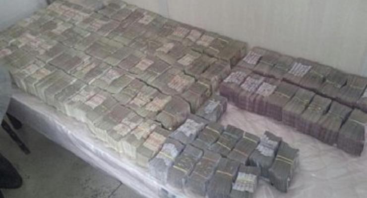 Из подконтрольной боевикам Макеевки в Славянск мужчина попытался вывезти 6,6 миллионов гривен