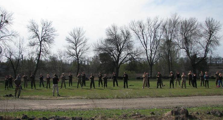 Бойцов Правого сектора учили рукопашному бою и военной подготовке