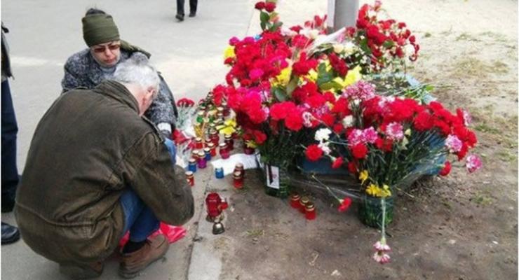 Итоги 19 апреля: Похороны Бузины в Киеве и одиночные пикеты в Москве