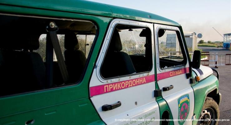 В Луганской области авто с пограничниками подорвалось на фугасе