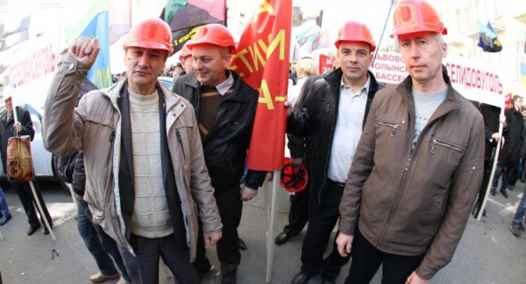 Протестующие в Киеве шахтеры переместились к Минэнерго и перекрыли Крещатик