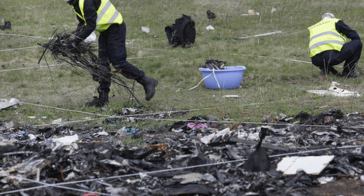 Обнаруженные на Донетчине останки тел и личные вещи погибших в катастрофе MH17 доставят в Нидерланды