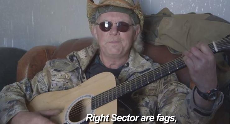 Боевик из Техаса спел матерную песню про Обаму и Правый сектор