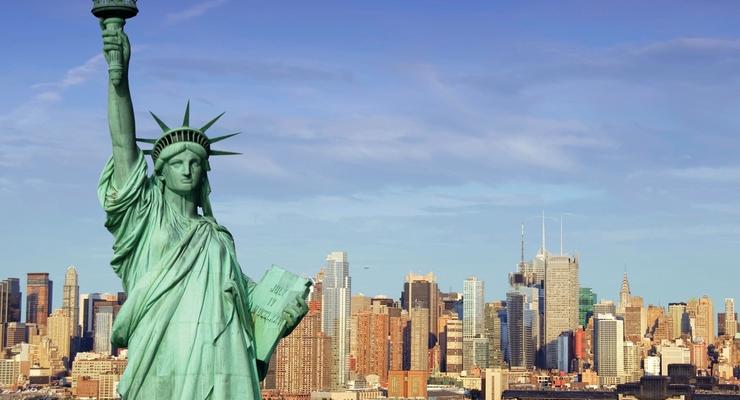 В Нью-Йорке эвакуируют посетителей статуи Свободы из-за угрозы взрыва