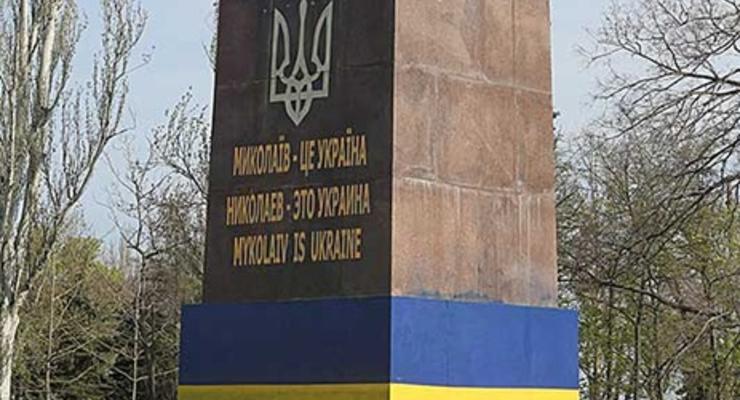 В Николаеве к приезду Порошенко главную площадь города украсили тризубцем