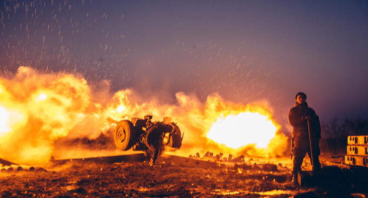 Боевики ночью обстреляли позиции сил АТО и села Донбасса из "Градов"