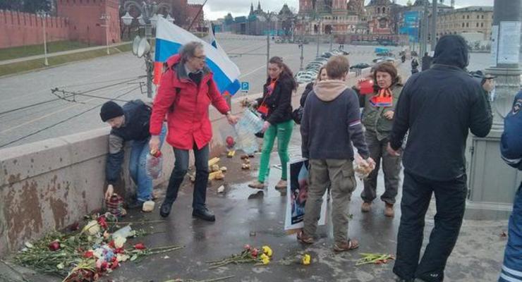 В Москве снова напали на мемориал памяти Бориса Немцова