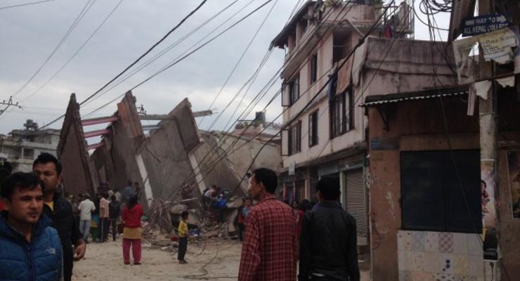 Из-за землетрясения в Непале объявлено чрезвычайное положение. Более 1500 погибших