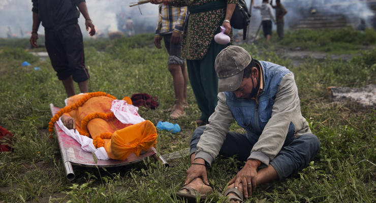 Число жертв землетрясения в Непале превысило 3200
