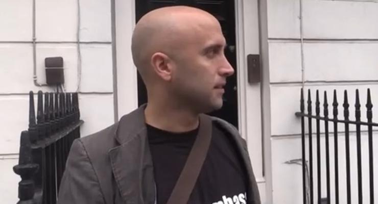 Прокремлевского журналиста Грэма Филлипса выгнали из лондонского музея Бандеры