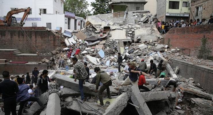 Порошенко распорядился неотложно эвакуировать украинцев из Непала