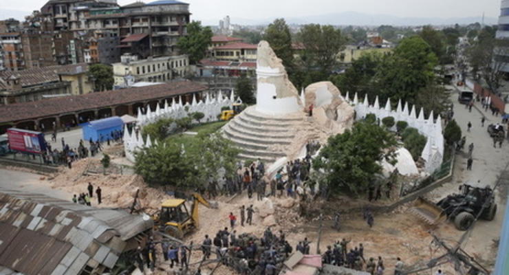 Власти Непала объявили трехдневный траур по жертвам землетрясения